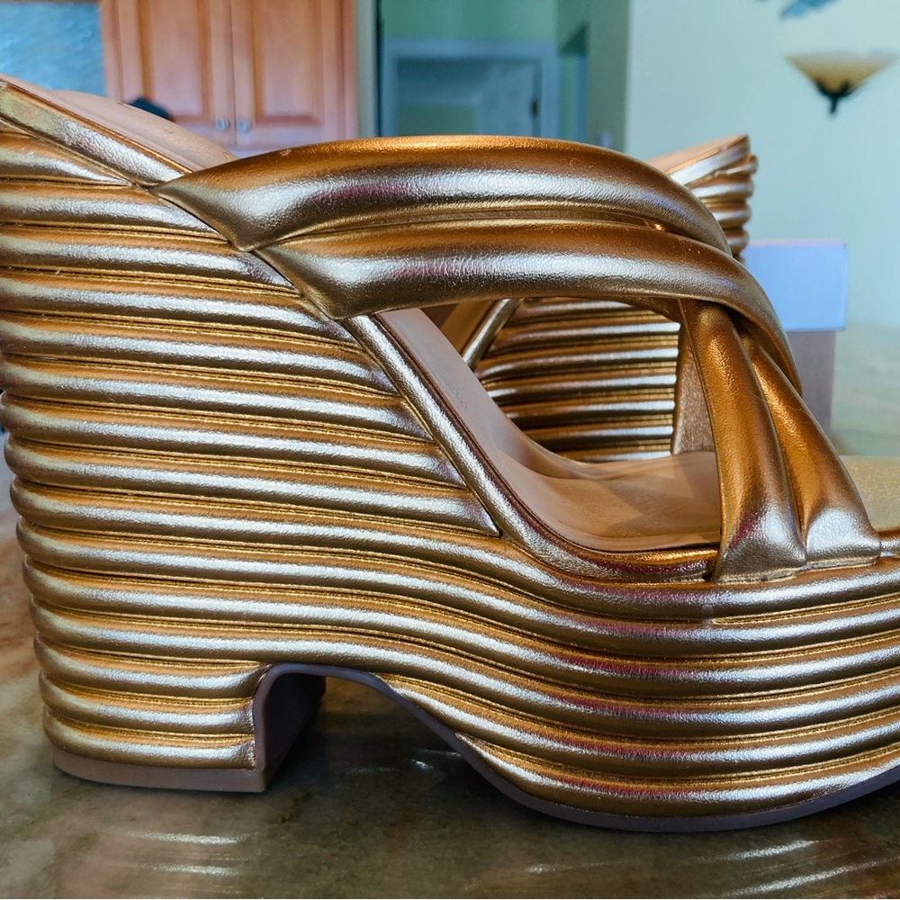 Jessica Simpson Citlali Gold Platform Sandals 7
